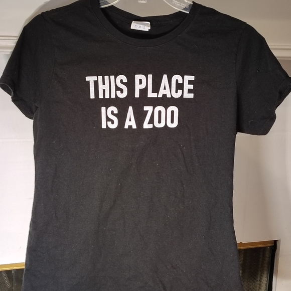 Tops - This Place Is A Zoo Women's Medium Black T-shirt Mom Wear Dog Mom Animal Mom